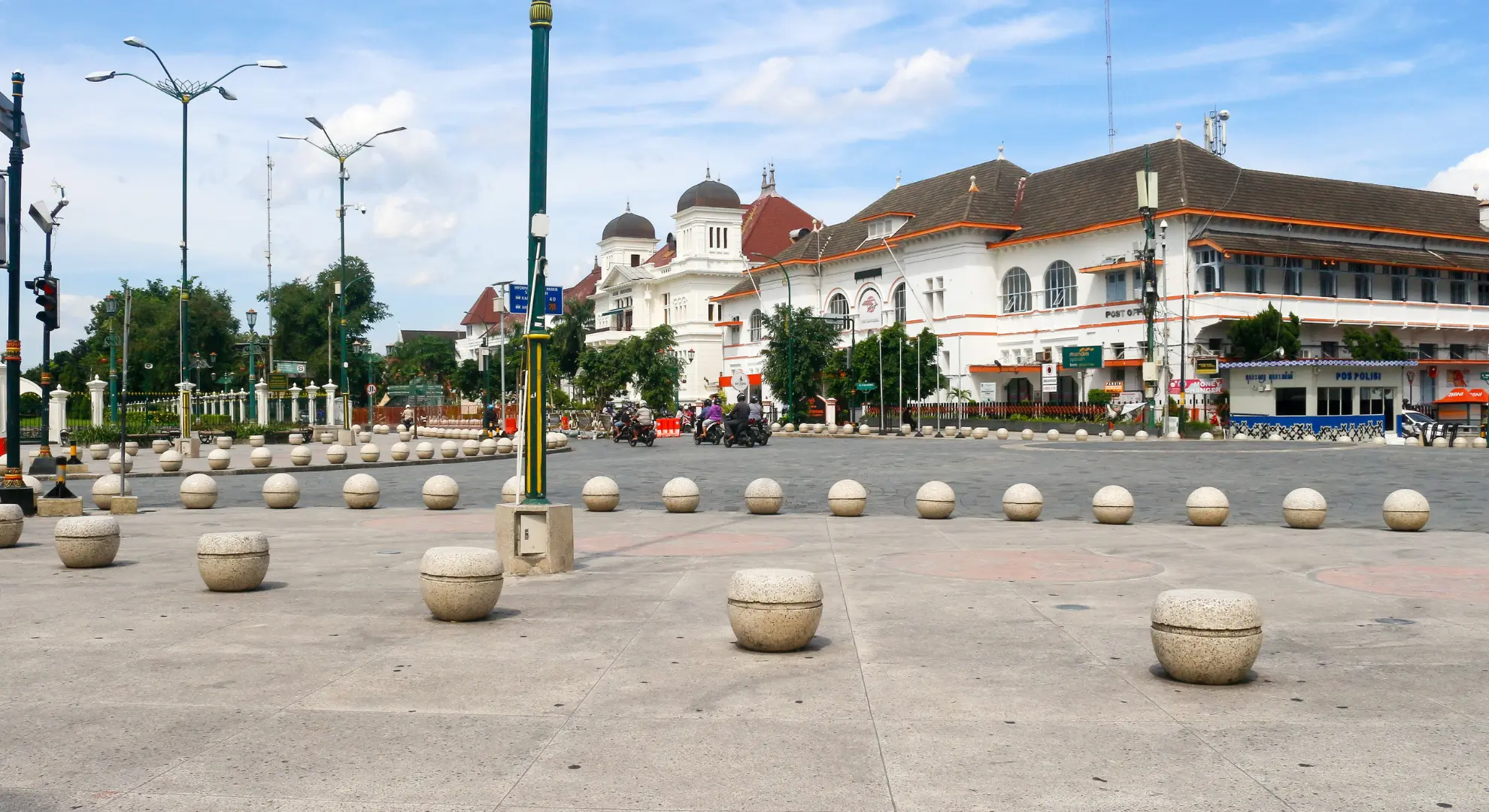 Malioboro Walking Tour & Surroundings
